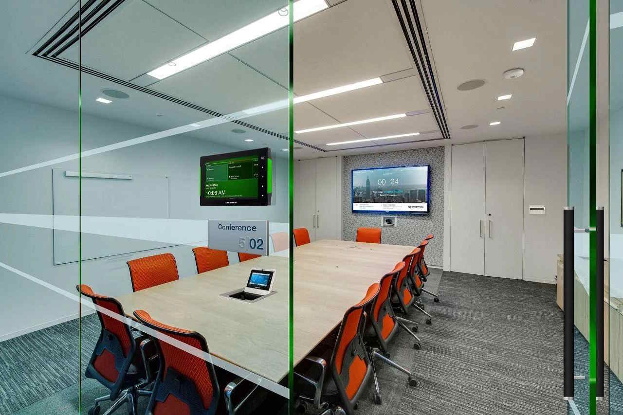 Modernizing an occupied headquarters